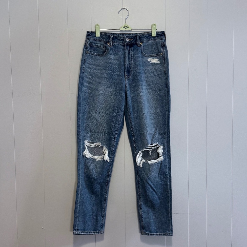 American Eagle Ripped Mom Jean Medium Wash Size 6